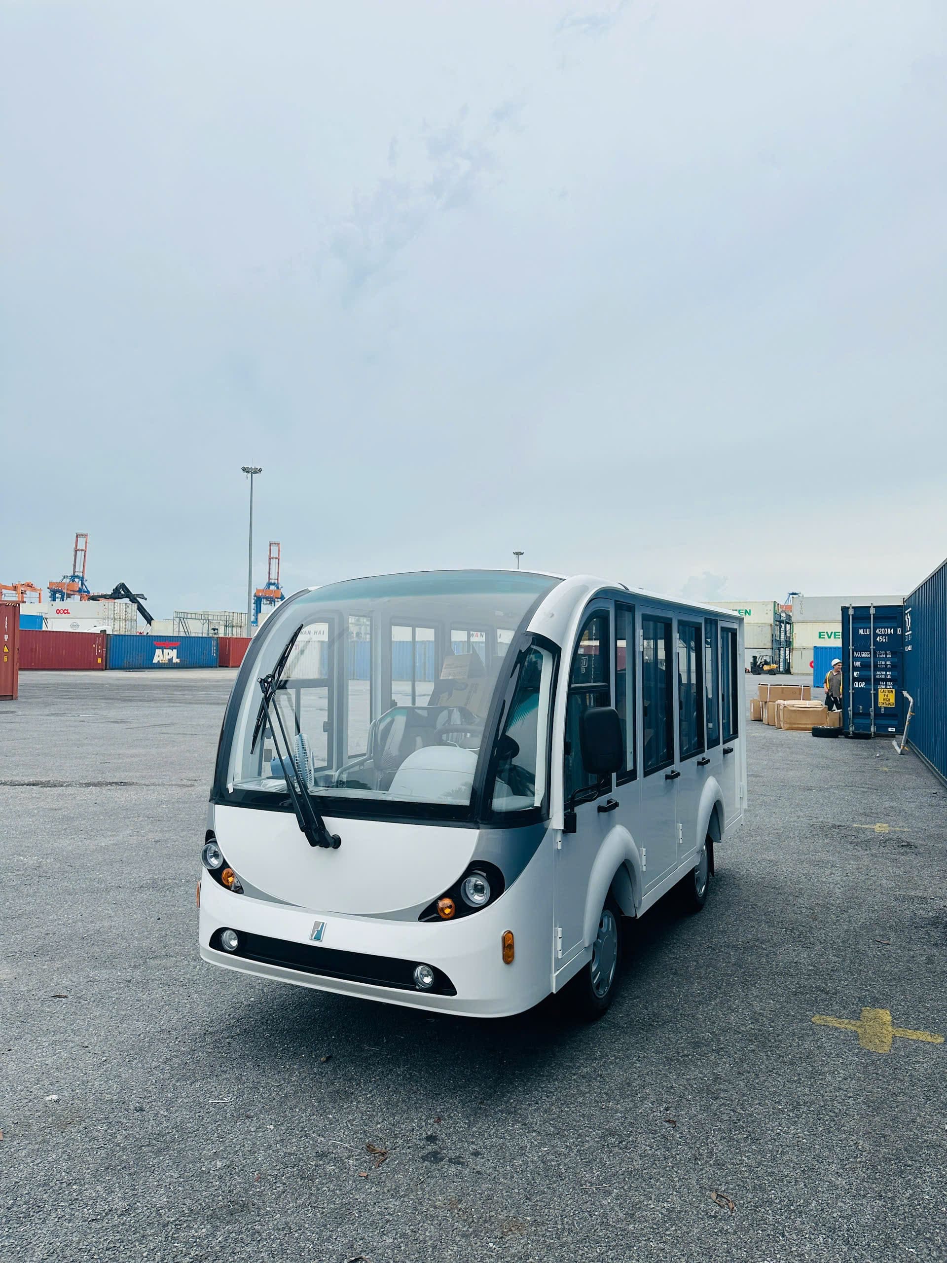 Xe điện chở khách cabin kín EG6088KF (2) Xe điện chở khách cabin kín EG6088KF