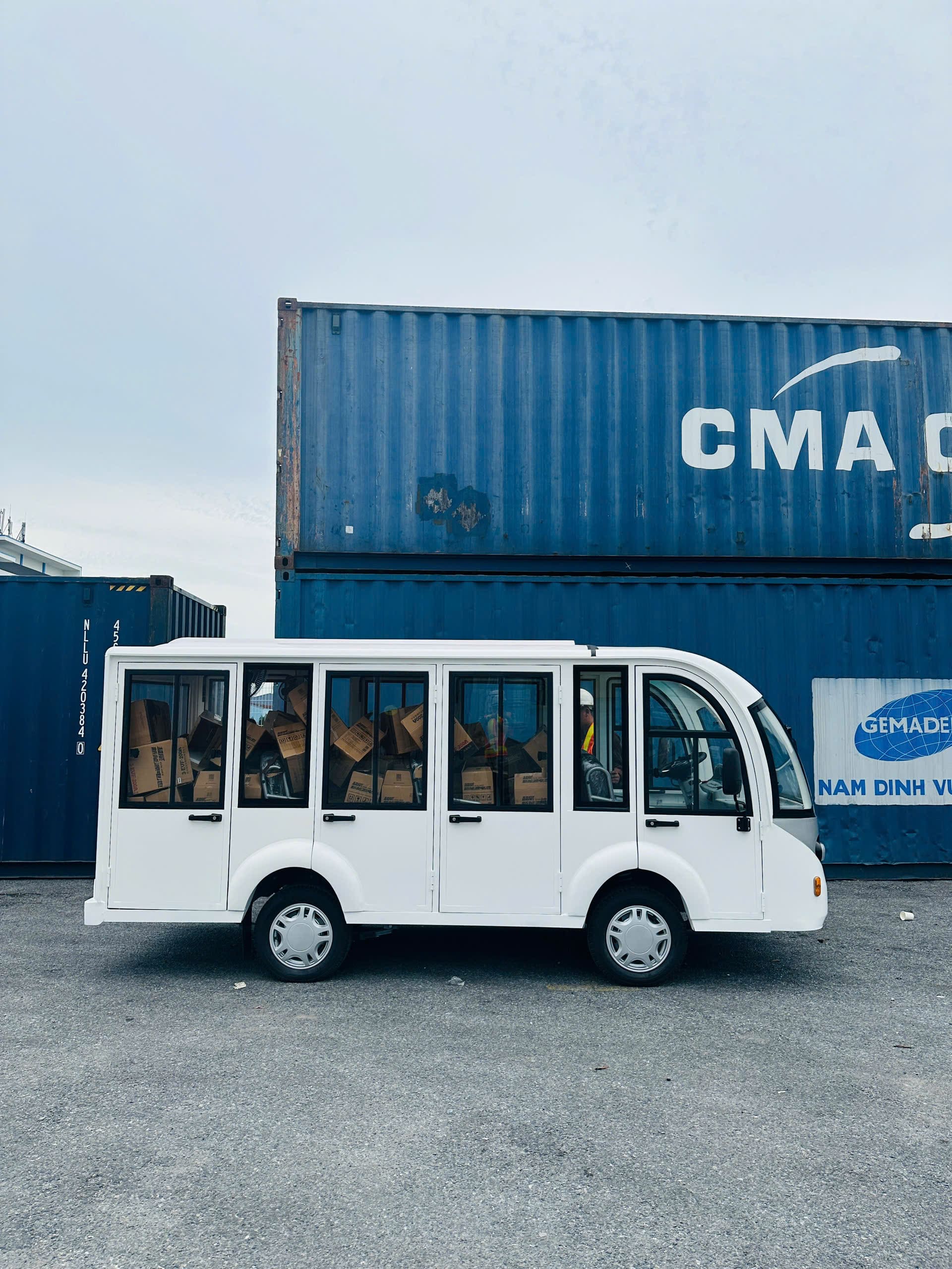 Xe điện chở khách cabin kín EG6088KF (4) Xe điện chở khách cabin kín EG6088KF