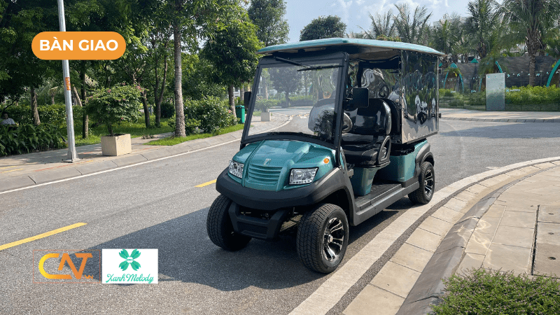 Bàn giao xe điện chở hàng thùng kín cho Xanh Melody Resort