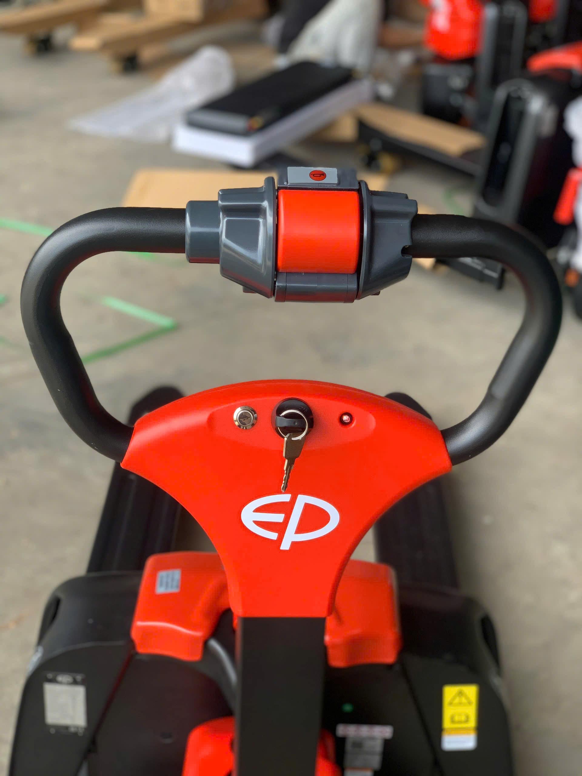 Xe Nâng Tay Điện F4, 1.5-2 TẤN Xe Nâng Tay Điện F4, 1.5-2 TẤN