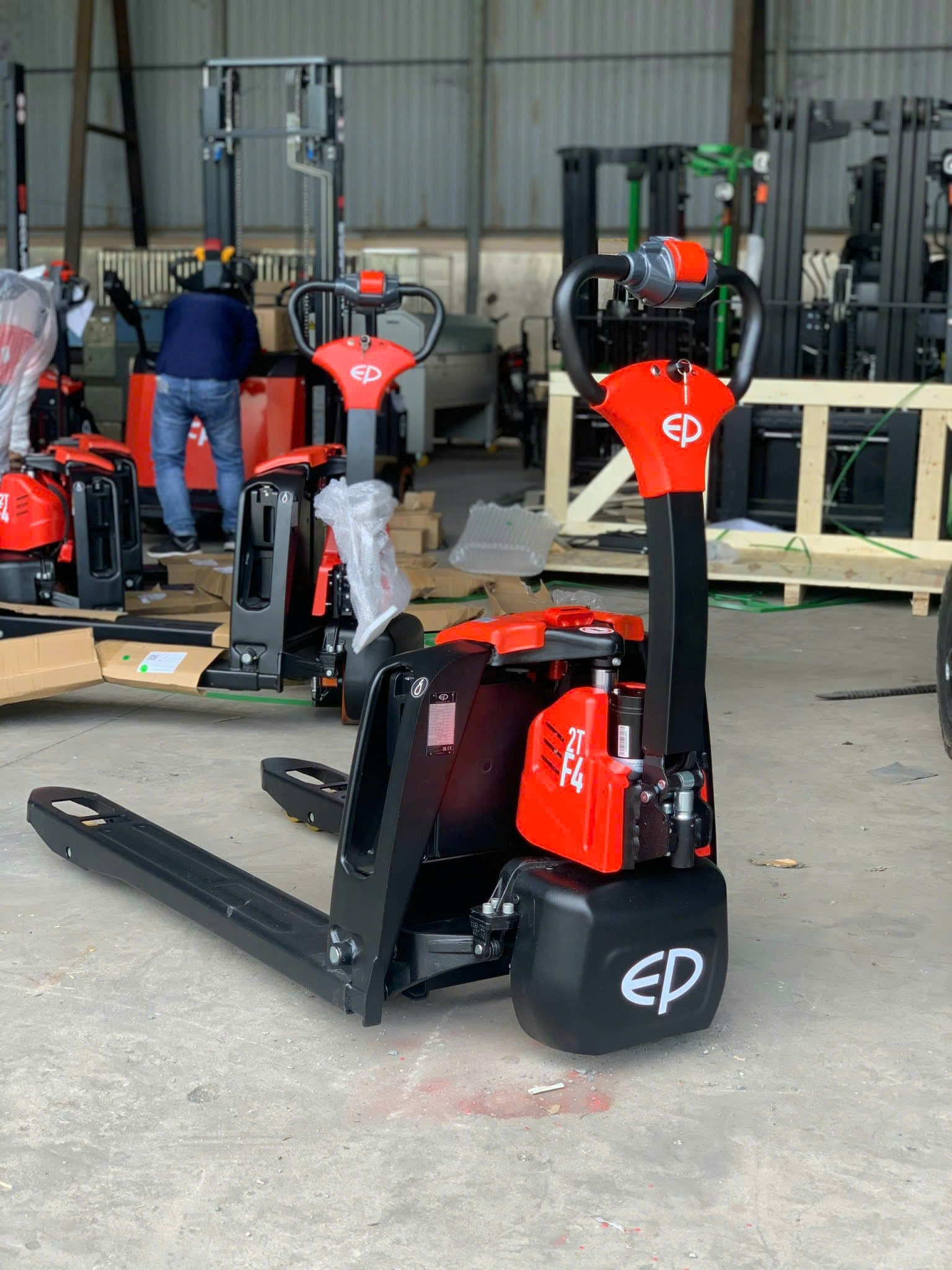 Xe Nâng Tay Điện F4, 1.5-2 TẤN Xe Nâng Tay Điện F4, 1.5-2 TẤN