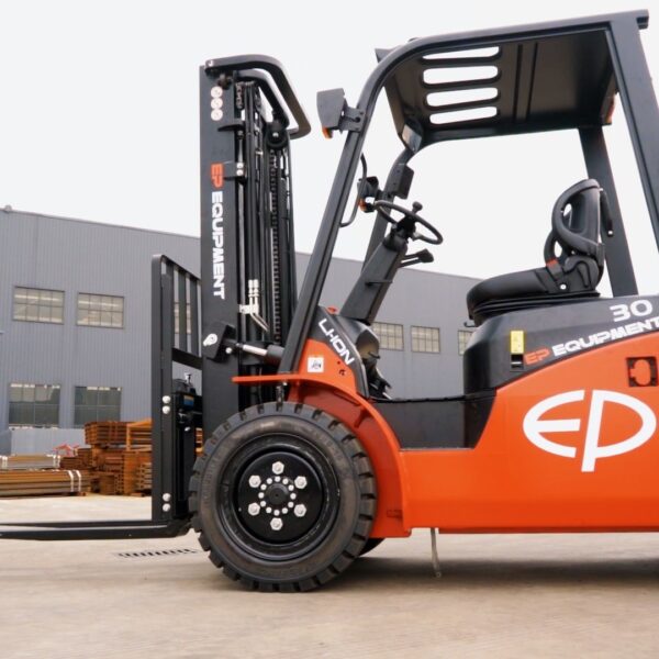 Xe nâng điện ngồi lái EP EFL253, 303, 353 (S,P) 3 tấn, 80V Li-Ion, thuộc dòng EFL(S/P) 3 cấp độ hiệu năng, gầm cao thay thế xe dầu