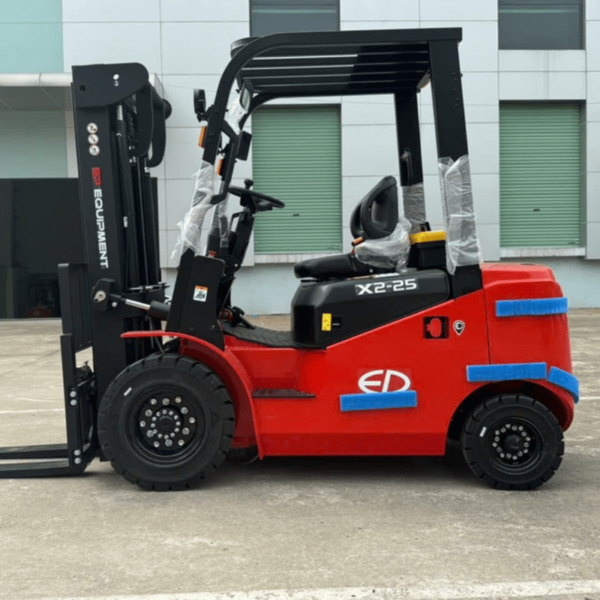 Hình ảnh xe nâng điện ngồi lái 2.5 tấn EP EFX2-251, giải pháp thay thế xe dầu, pin Li-Ion 80V/100Ah, gầm cao 150mm.