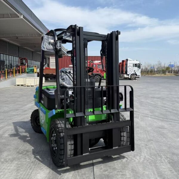 Xe Nâng Điện Tái Chế EP EFXZ-301, 2.5 tấn và 3 tấn, chuyển đổi từ xe dầu sang pin Li-Ion, chất lượng như mới